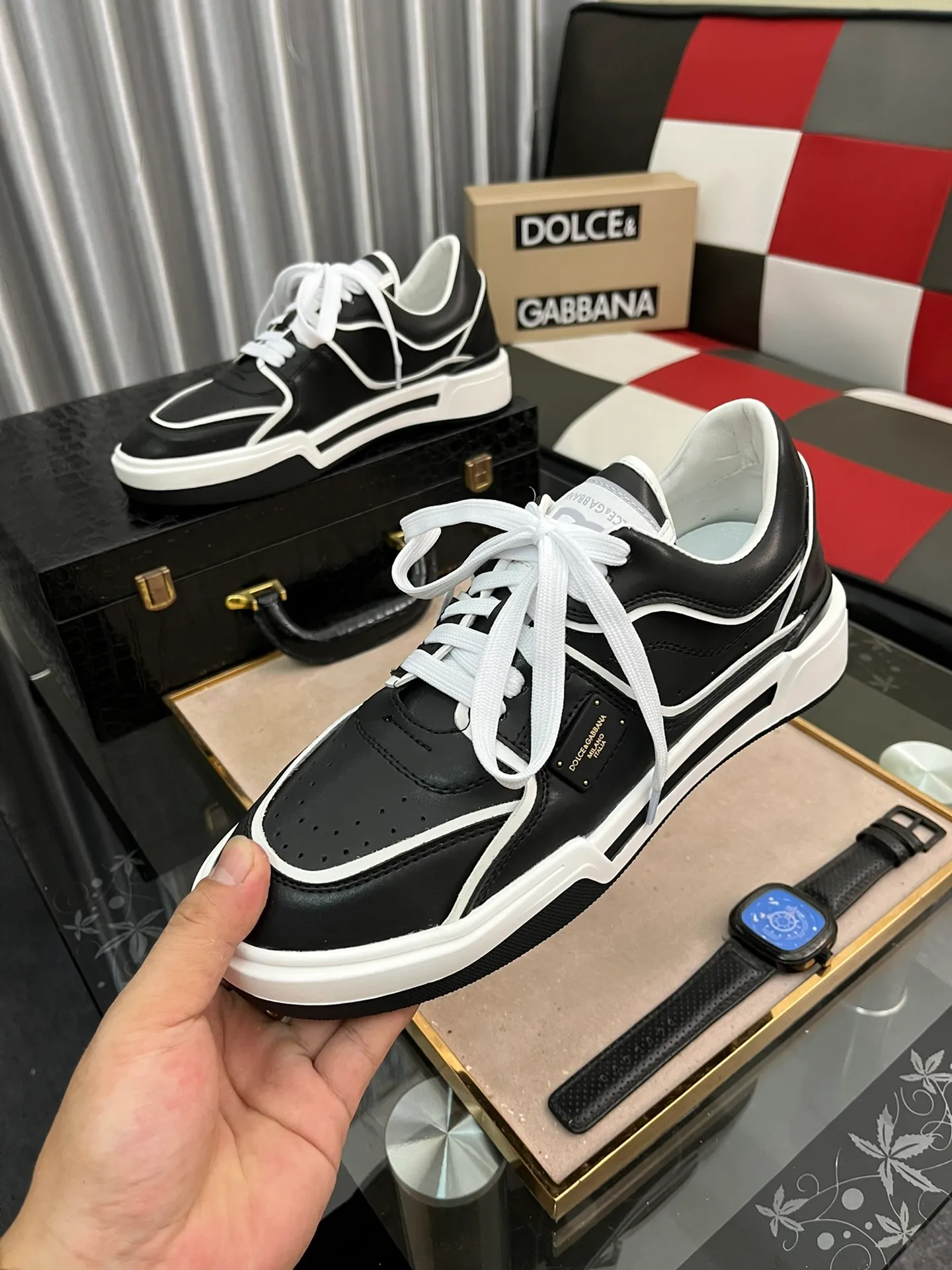 Ex-factory price 480⌚️⌚️DG Men's latest spring and summer 2022, this year's main style, there is no one of them. Super popular and handsome casual shoes. This style inherits the D family's always a little exaggerated yet fashionable style. Exquisite workmanship 🔸Many people love the use of silk cowhide, silk sheepskin lining, [strong][strong][strong] 🔸[strong][strong][strong], a perfect interpretation of the latest inspiration for shoes Classic and fashion are integrated, luxury dream surpasses fashion and high-end quality 💪💪Rubber outsole Size: 38-45, 5⃣️ colors available